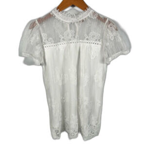 Lavish Elegant White Lace Floral Blouse Top NWOT Size Medium Short Sleeve Cute